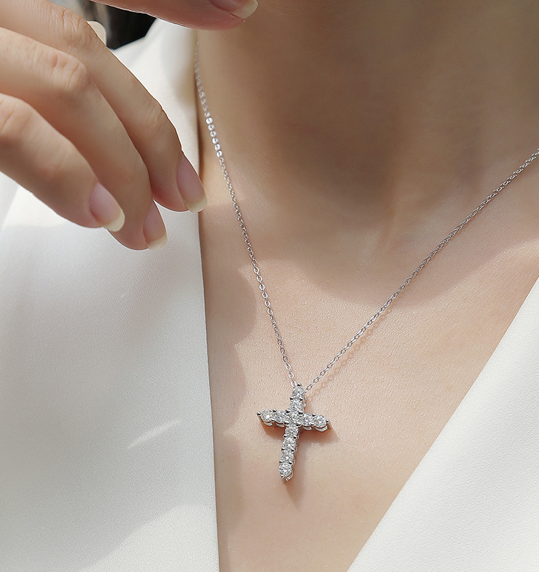 Fashionable temperament, light luxury S925 silver faith necklace for women, non fading cross, moissanite collarbone chain