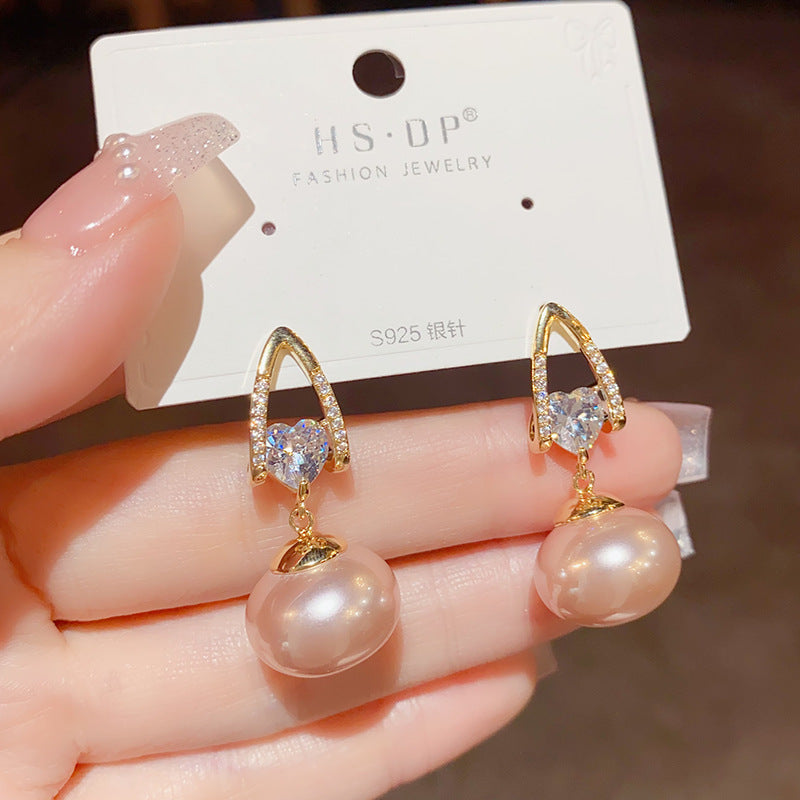 Exquisite pearl heart-shaped zircon earrings s925 silver needle fashionable temperament jewelry, internet famous earrings