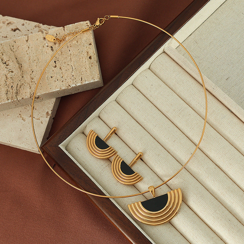 New European and American French Earring Necklace Set with Classical Egyptian Earrings and Metal Earrings
