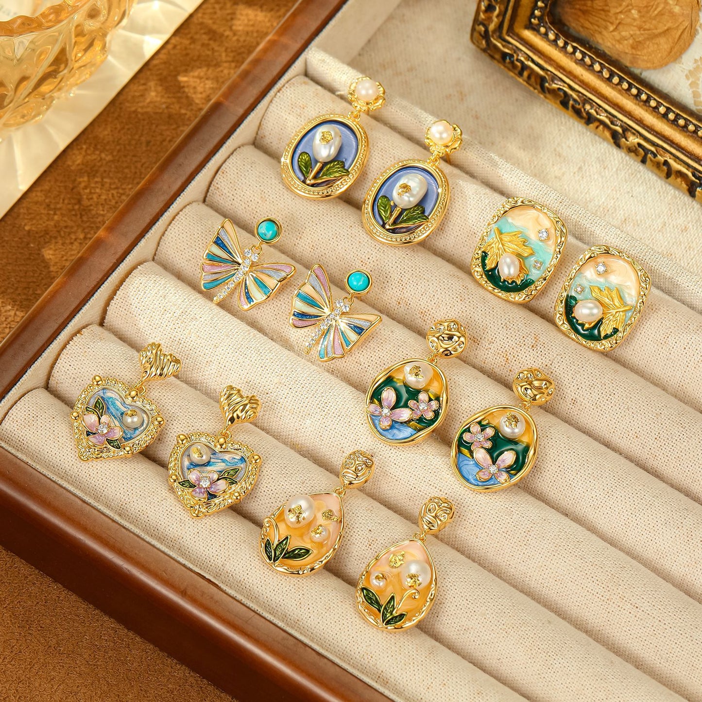 New Monet Garden Natural Pearl Oil Painting Necklace Light Luxury Retro Plated 18K Gold Clothing Chain