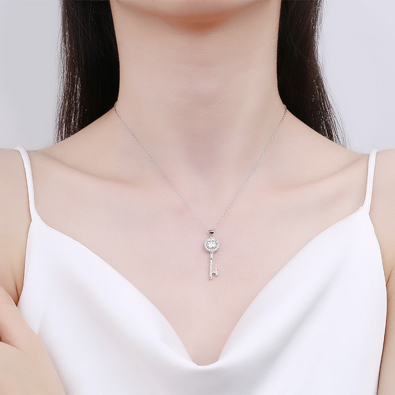 Moissanite earrings silver needle temperament heavy industry long S925 pure silver pulsating heart round summer style.