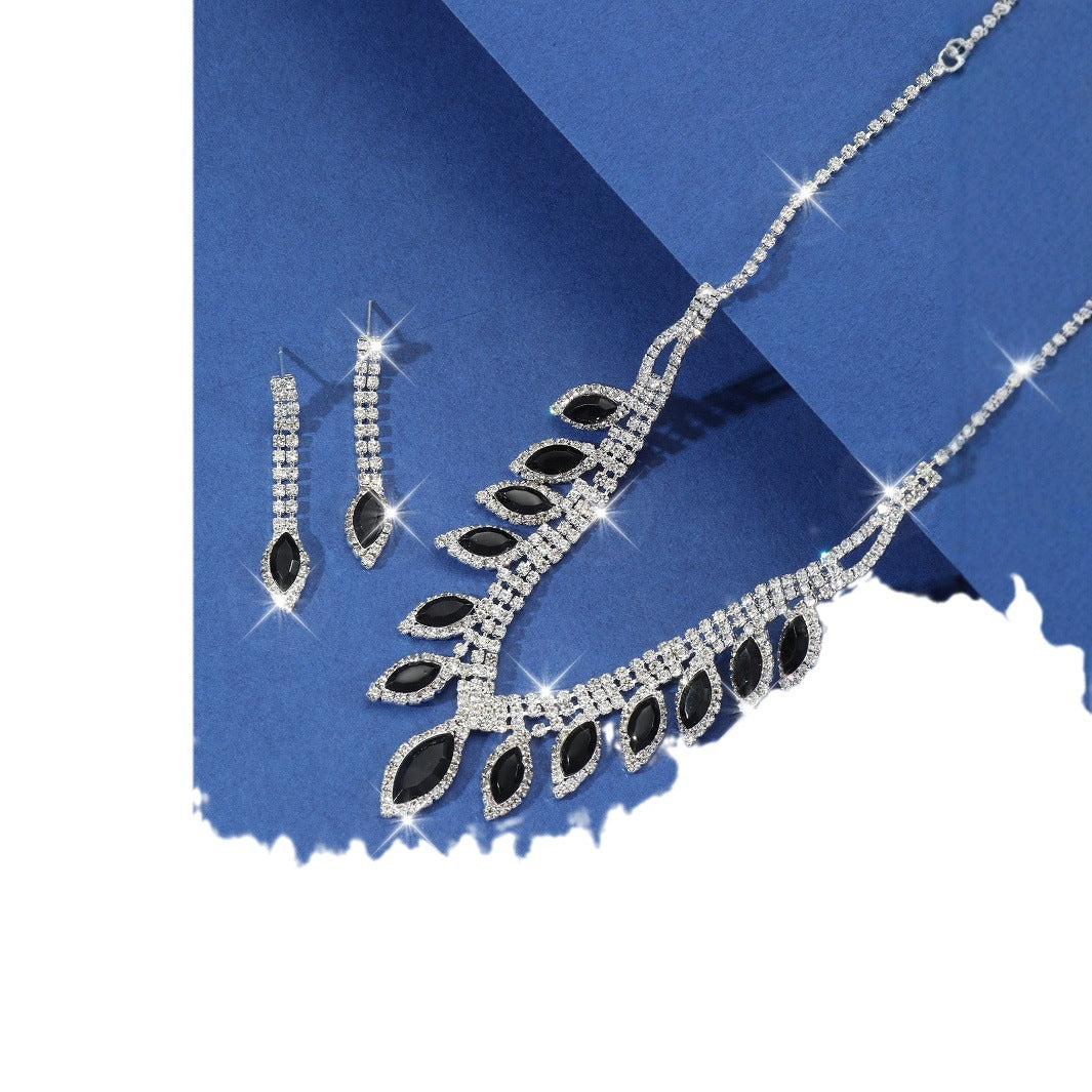 Diamond studded fashion bridal accessories, wedding dress accessories, jewelry sets, earrings, necklaces, jewelry sets