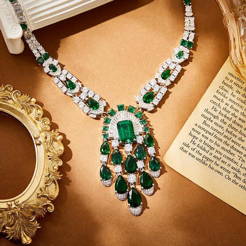 New pear shaped tassel necklace gold-plated with European and American stars, same high-end evening gown long chain