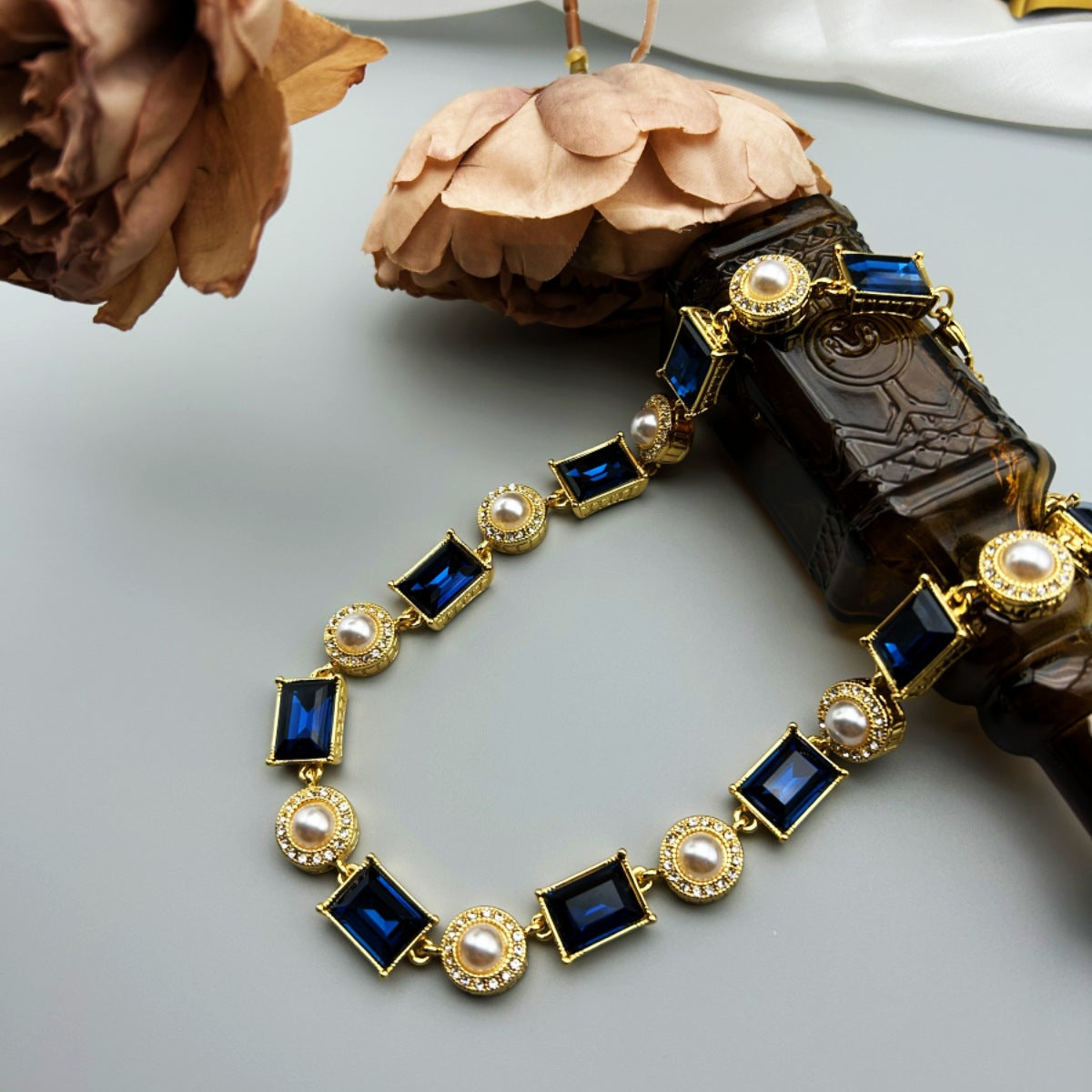 necklace Medieval elegant, luxurious and versatile high-end sapphire blue glass pearl necklace