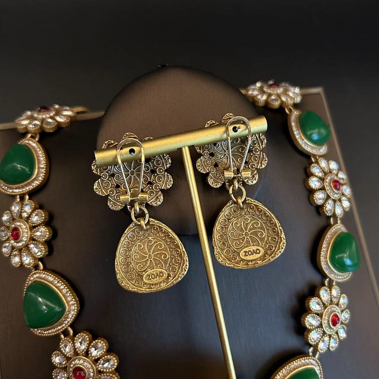 Gufu high-end necklace set, temperament, diamond studded necklace, earrings, earrings, emerald green