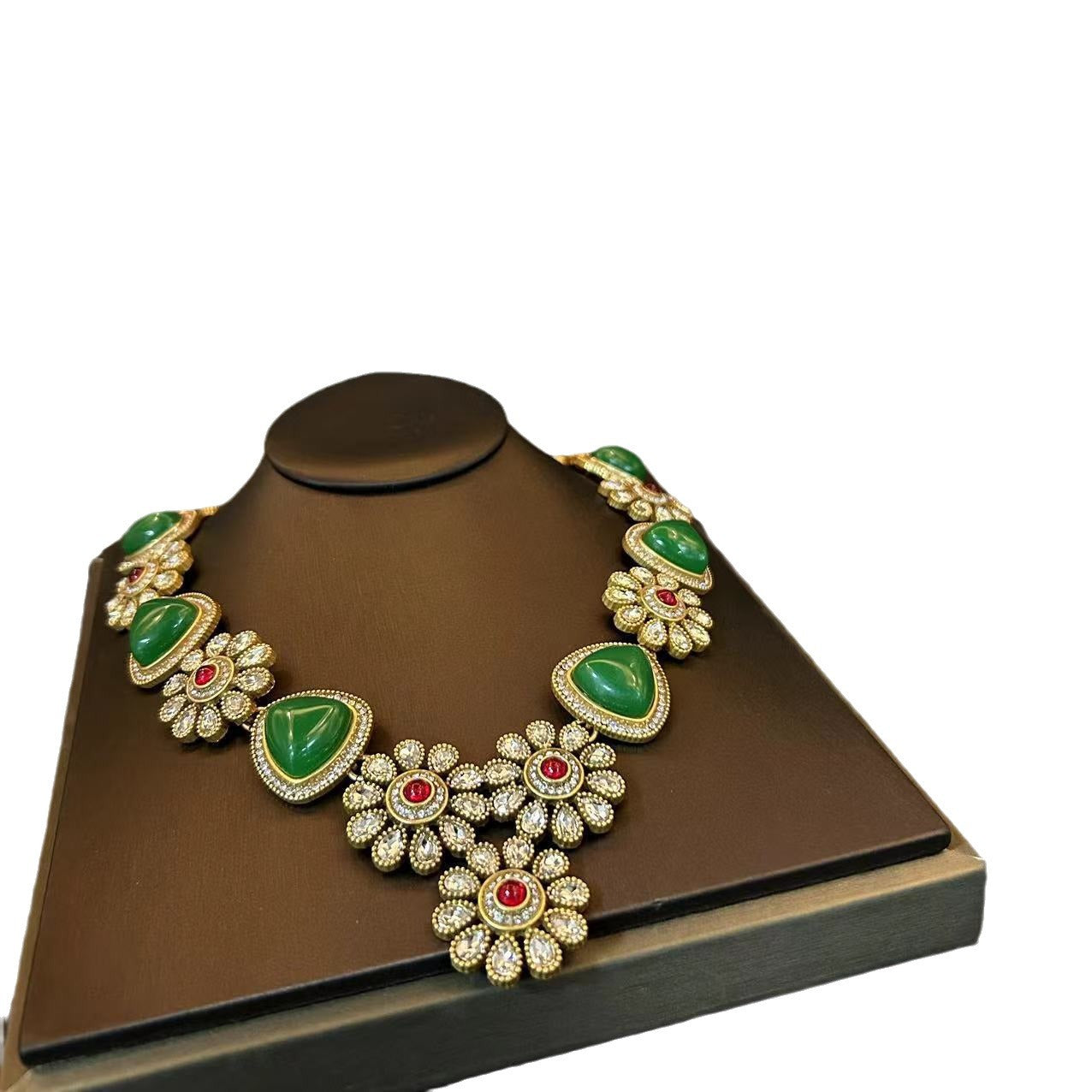 Gufu high-end necklace set, temperament, diamond studded necklace, earrings, earrings, emerald green