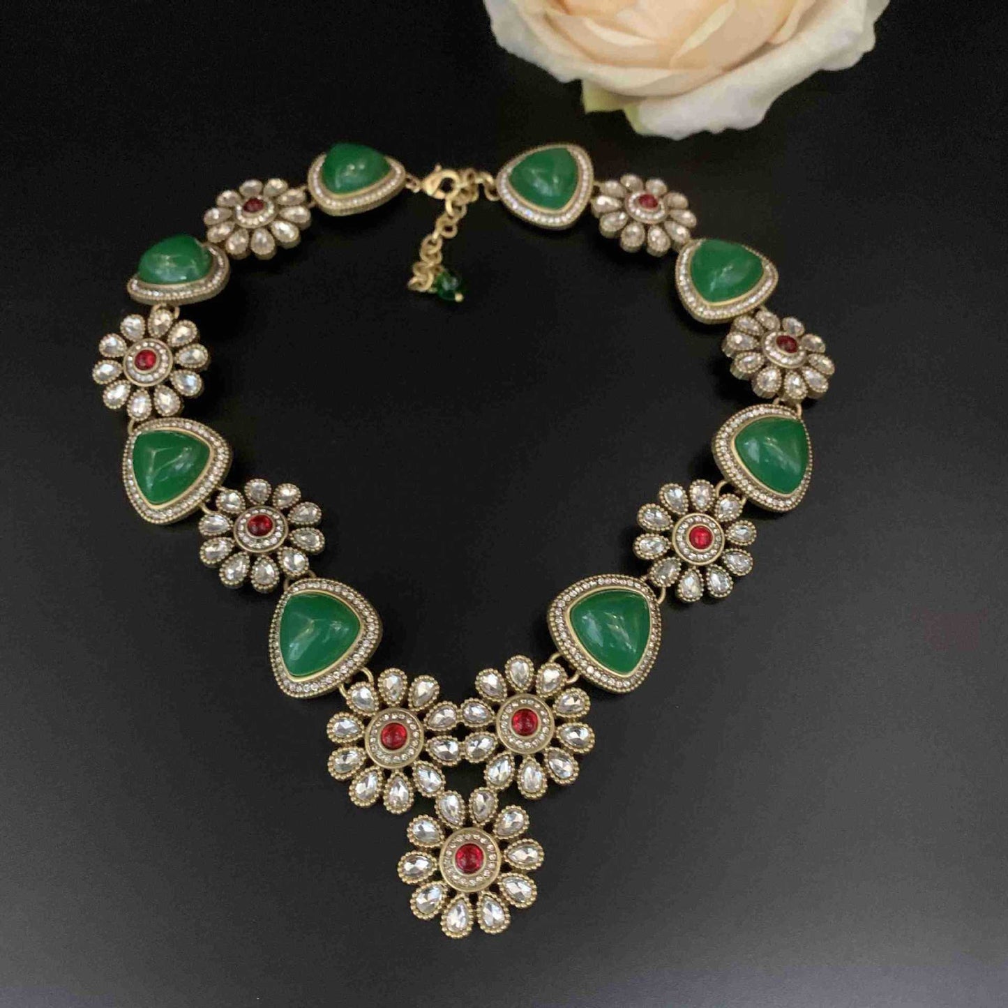 Gufu high-end necklace set, temperament, diamond studded necklace, earrings, earrings, emerald green