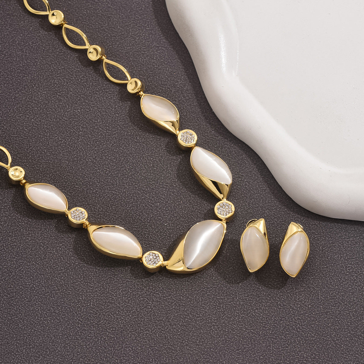 SHEIN TEMU European and American style fashion retro chain splicing moonstone fashion bracelet for women