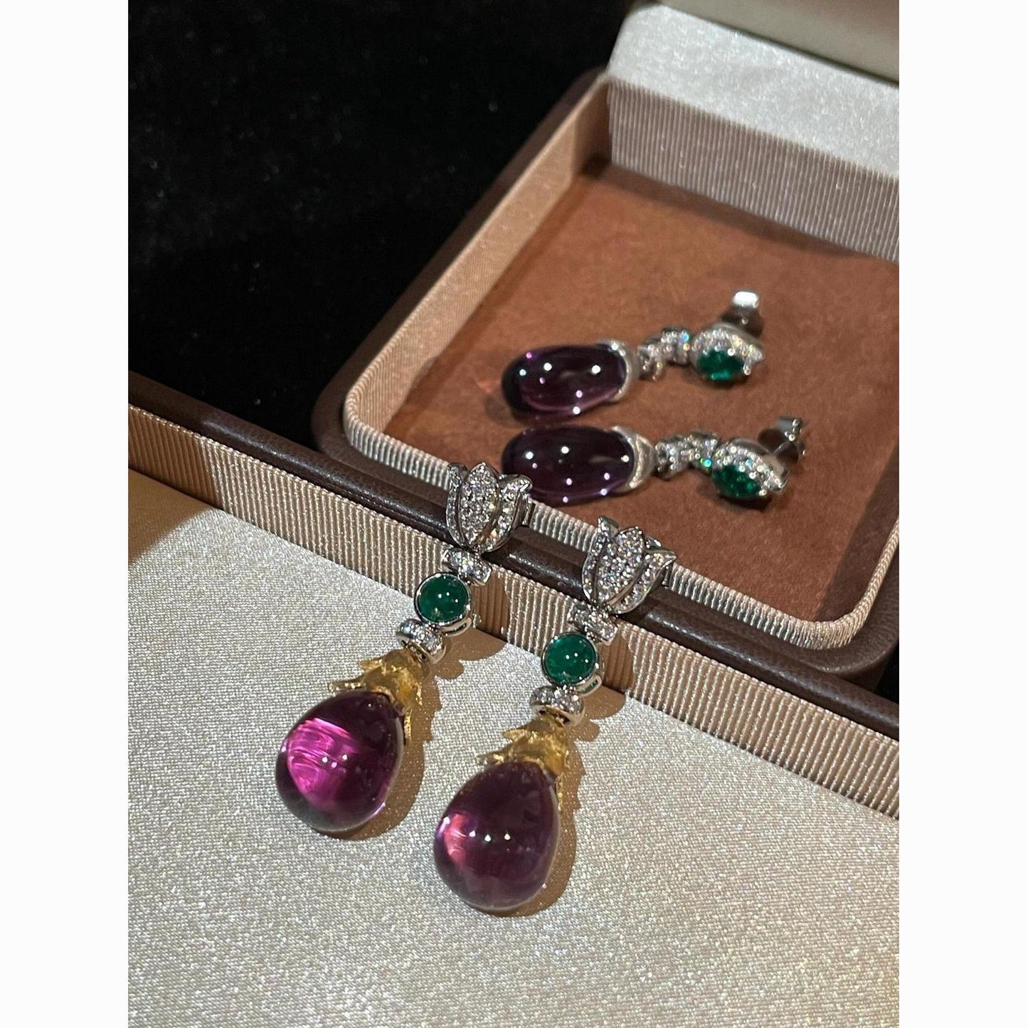 Purple is very charming, with high beauty value. Purple earrings are light and luxurious, versatile earrings.