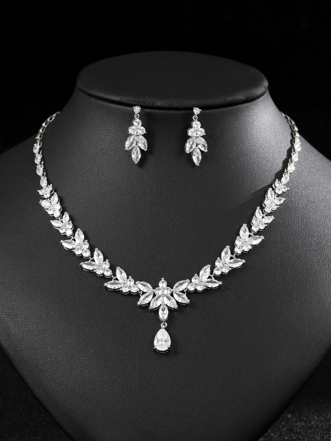 European and American Fashion Zircon Necklace+Earring Set Bridal Dress Banquet Accessories # Women's Holiday Wear