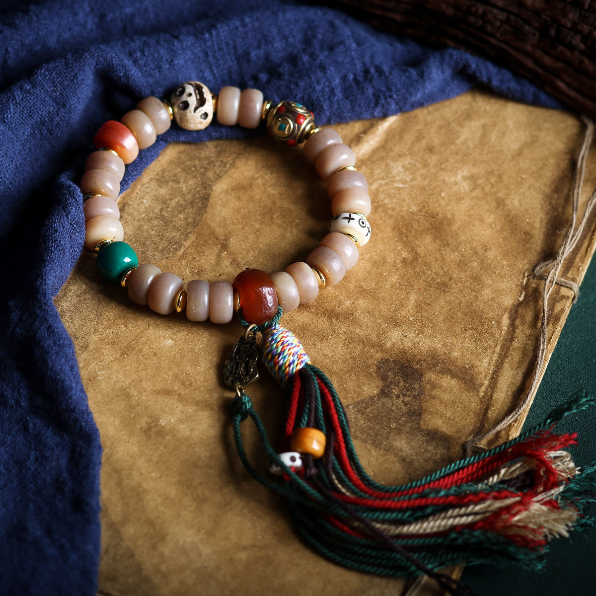 Bracelet Tibetan yak bone bracelet, old beeswax hand-woven tassel beads bracelet