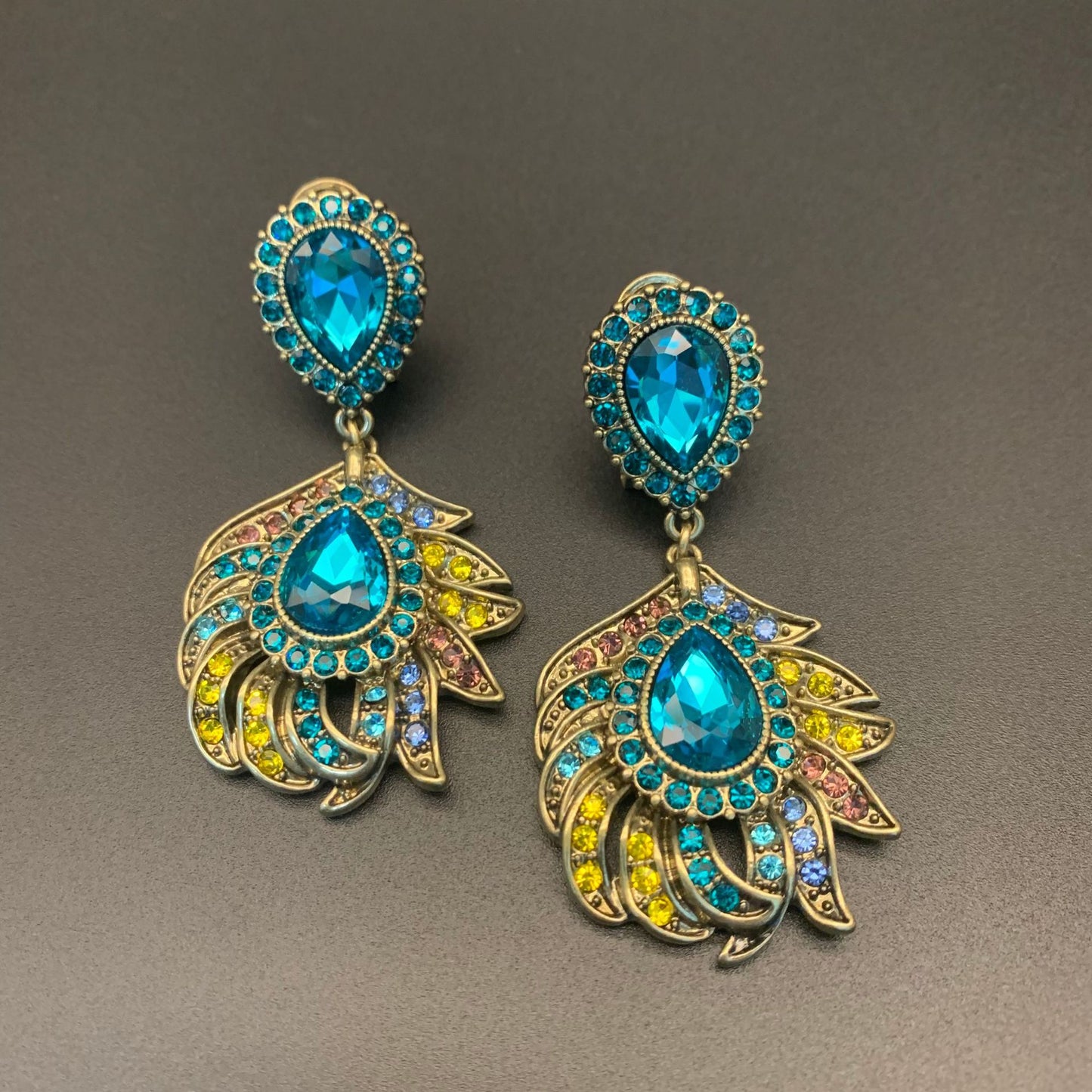 New feather style diamond inlaid multi-layer string glass necklace retro palace style earrings