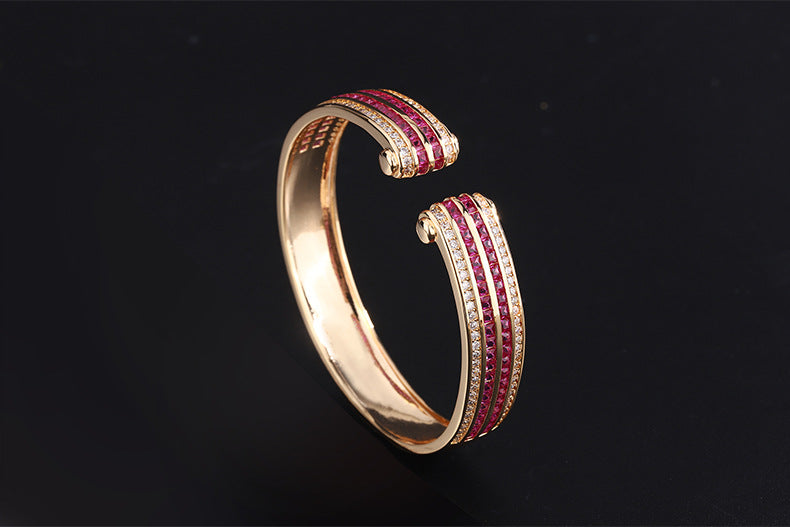 bracelet Women's retro bracelet with imitation colored gems and luxurious inlay