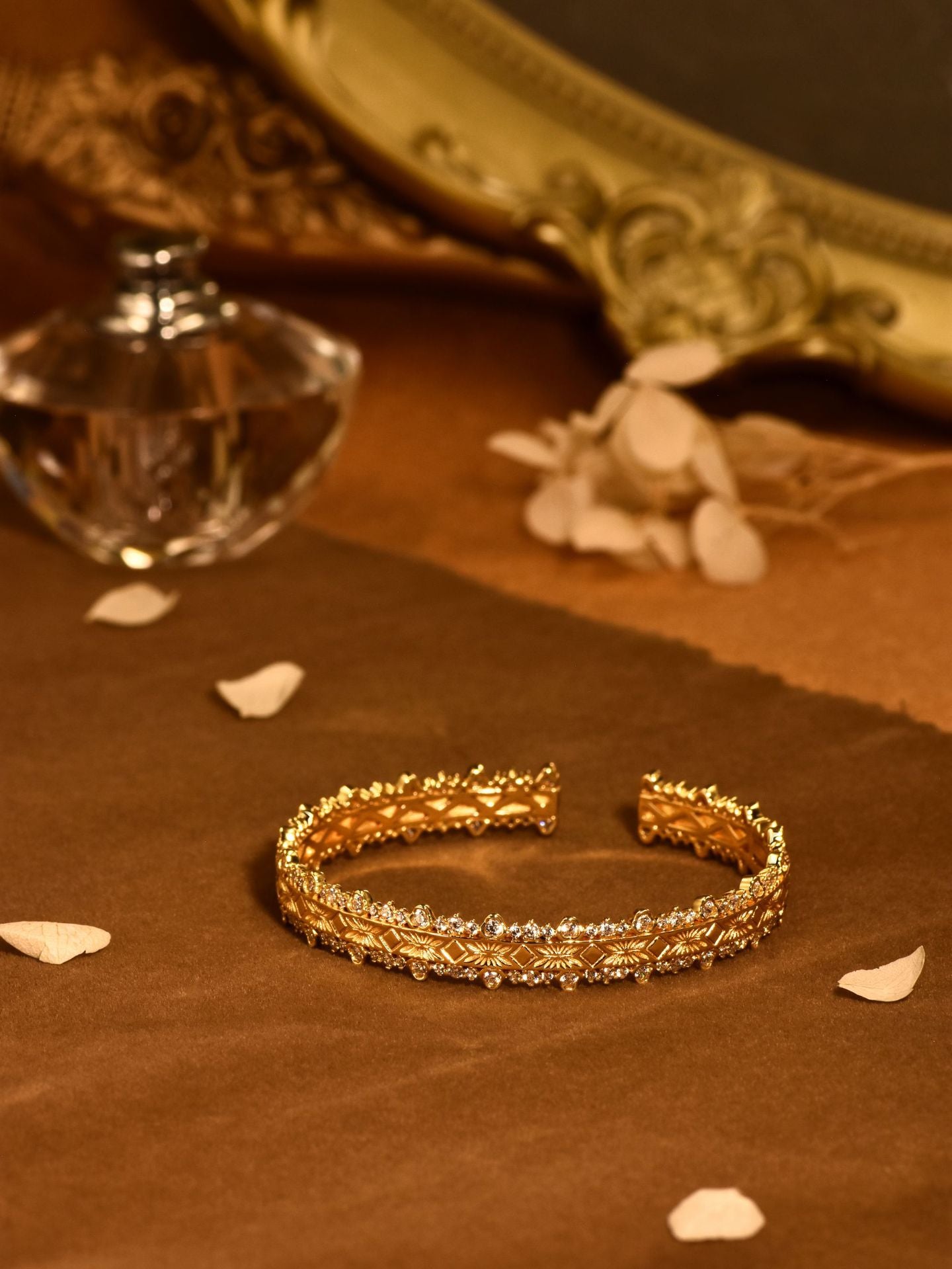 Italian fashion retro diamond studded bracelet, Buchira silk like hand accessory