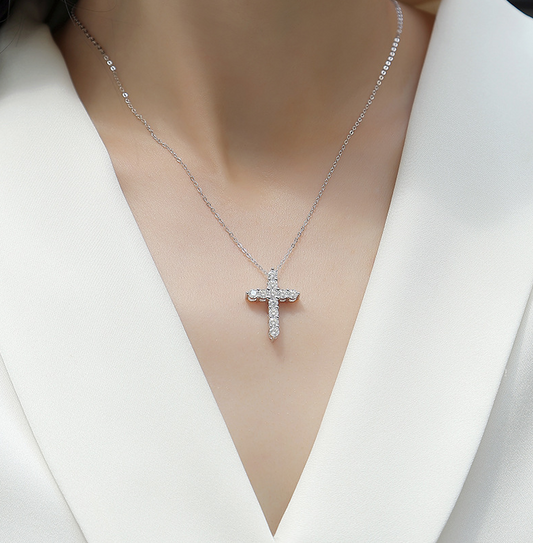 Fashionable temperament, light luxury S925 silver faith necklace for women, non fading cross, moissanite collarbone chain