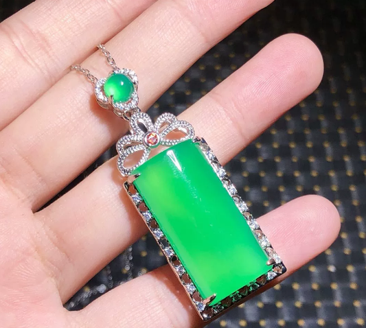 Factory wholesale green chalcedony agate inlaid pendant jade color pendant