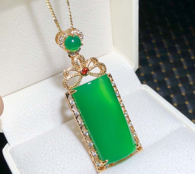 Factory wholesale green chalcedony agate inlaid pendant jade color pendant