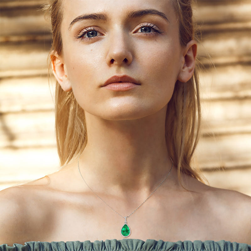 Water droplet emerald necklace for girls with high-end design, collarbone chain S925 pure silver plated with gold pendant
