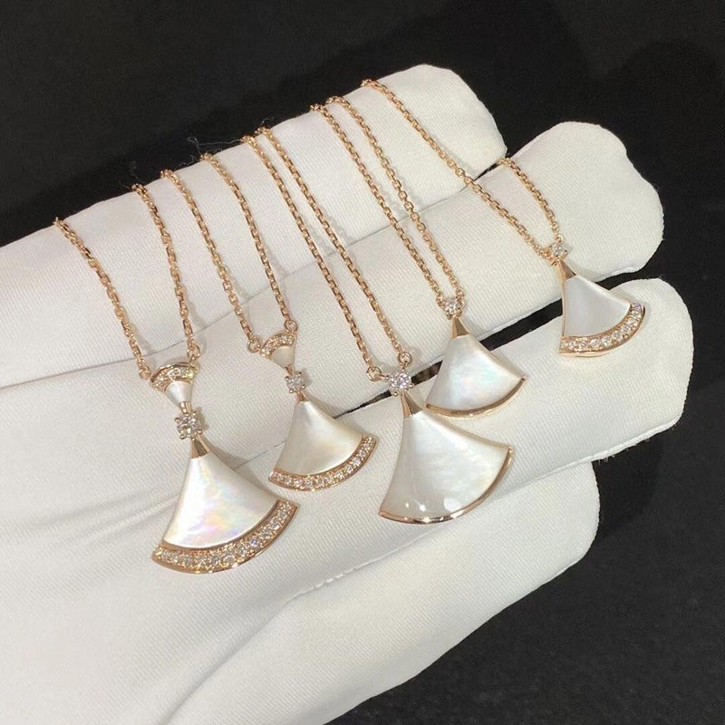 High end fan-shaped necklace, silver necklace, shell shape, 2025 new item, give your girlfriend a Valentine's Day gift