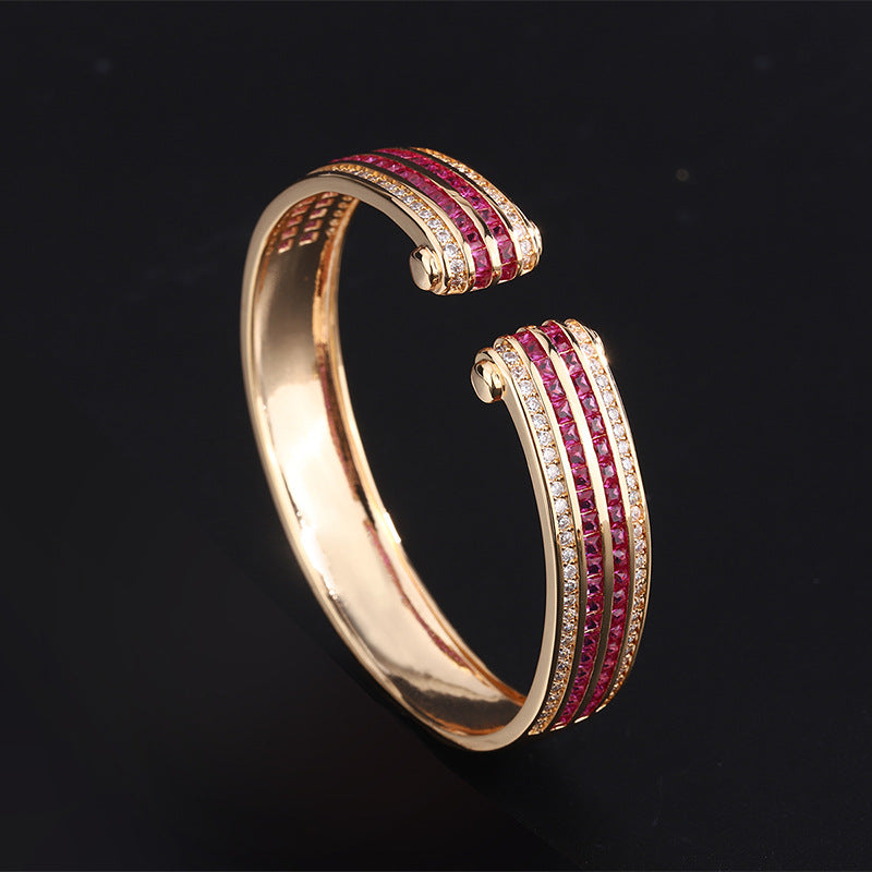 bracelet  Women's retro bracelet with imitation colored gems and luxurious inlay