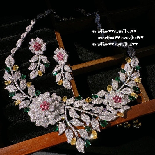 Camellia gemstone necklace with antique feel plated with 18K gold Damascus leather rose zircon earrings