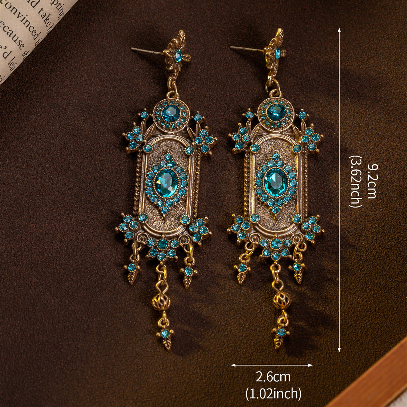 Middle aged jewelry, high-end goods, palace style, heavy industry, light luxury, diamond studded earrings, European and American retro earrings, fashionable temperament