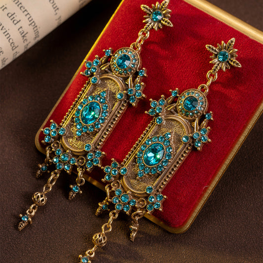 Middle aged jewelry, high-end goods, palace style, heavy industry, light luxury, diamond studded earrings, European and American retro earrings, fashionable temperament