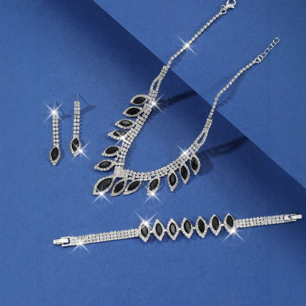 Diamond studded fashion bridal accessories, wedding dress accessories, jewelry sets, earrings, necklaces, jewelry sets