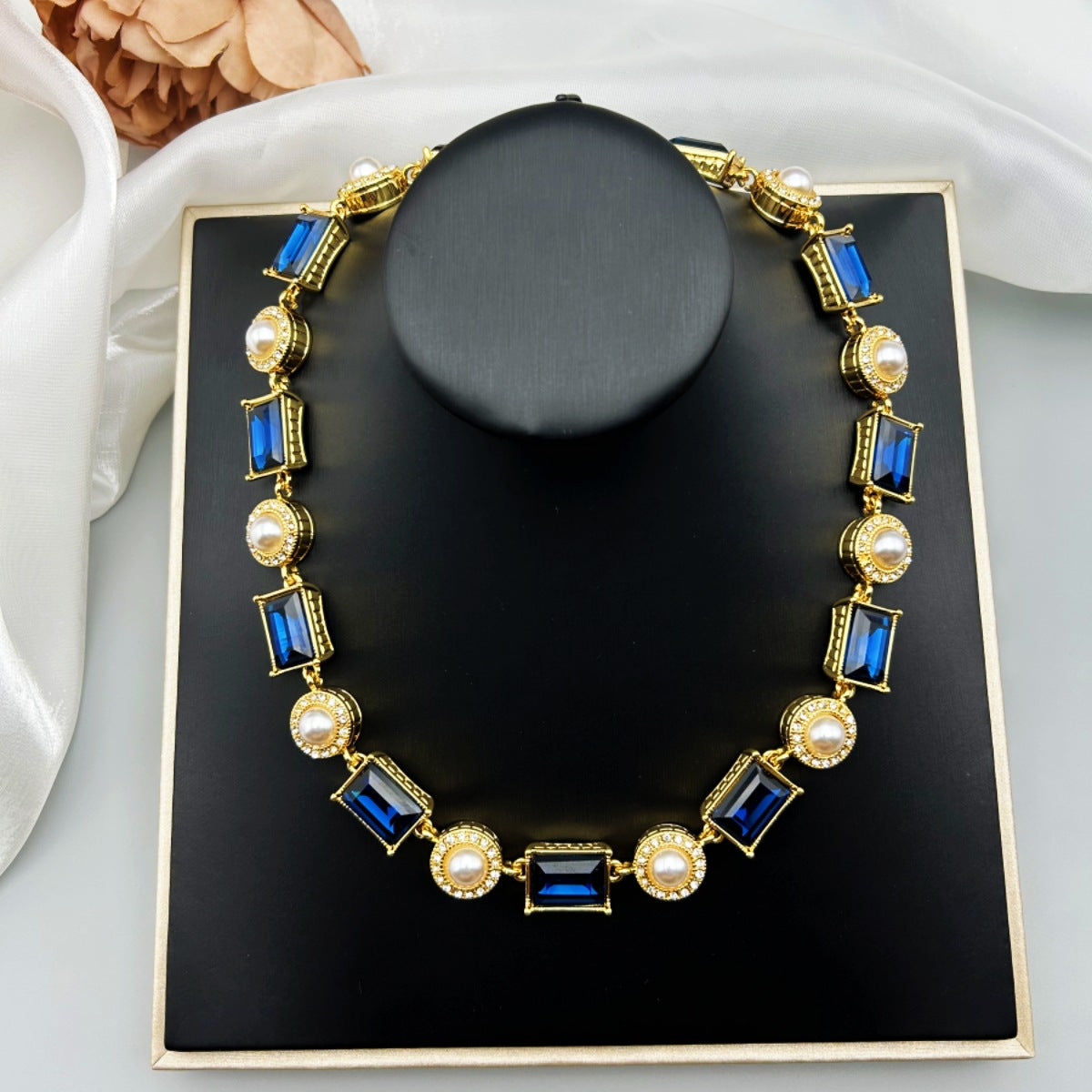 necklace Medieval elegant, luxurious and versatile high-end sapphire blue glass pearl necklace