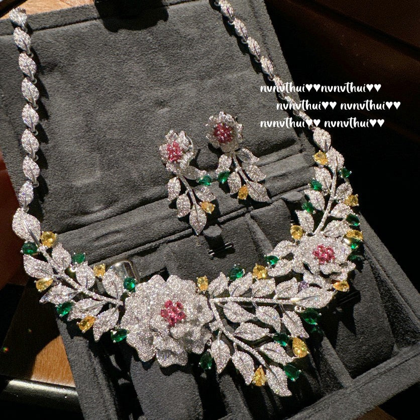 Camellia gemstone necklace with antique feel plated with 18K gold Damascus leather rose zircon earrings