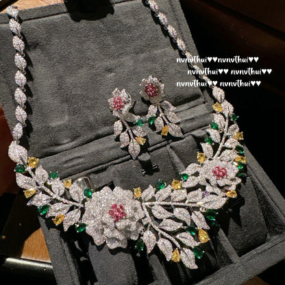 Camellia gemstone necklace with antique feel plated with 18K gold Damascus leather rose zircon earrings