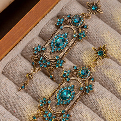 Middle aged jewelry, high-end goods, palace style, heavy industry, light luxury, diamond studded earrings, European and American retro earrings, fashionable temperament