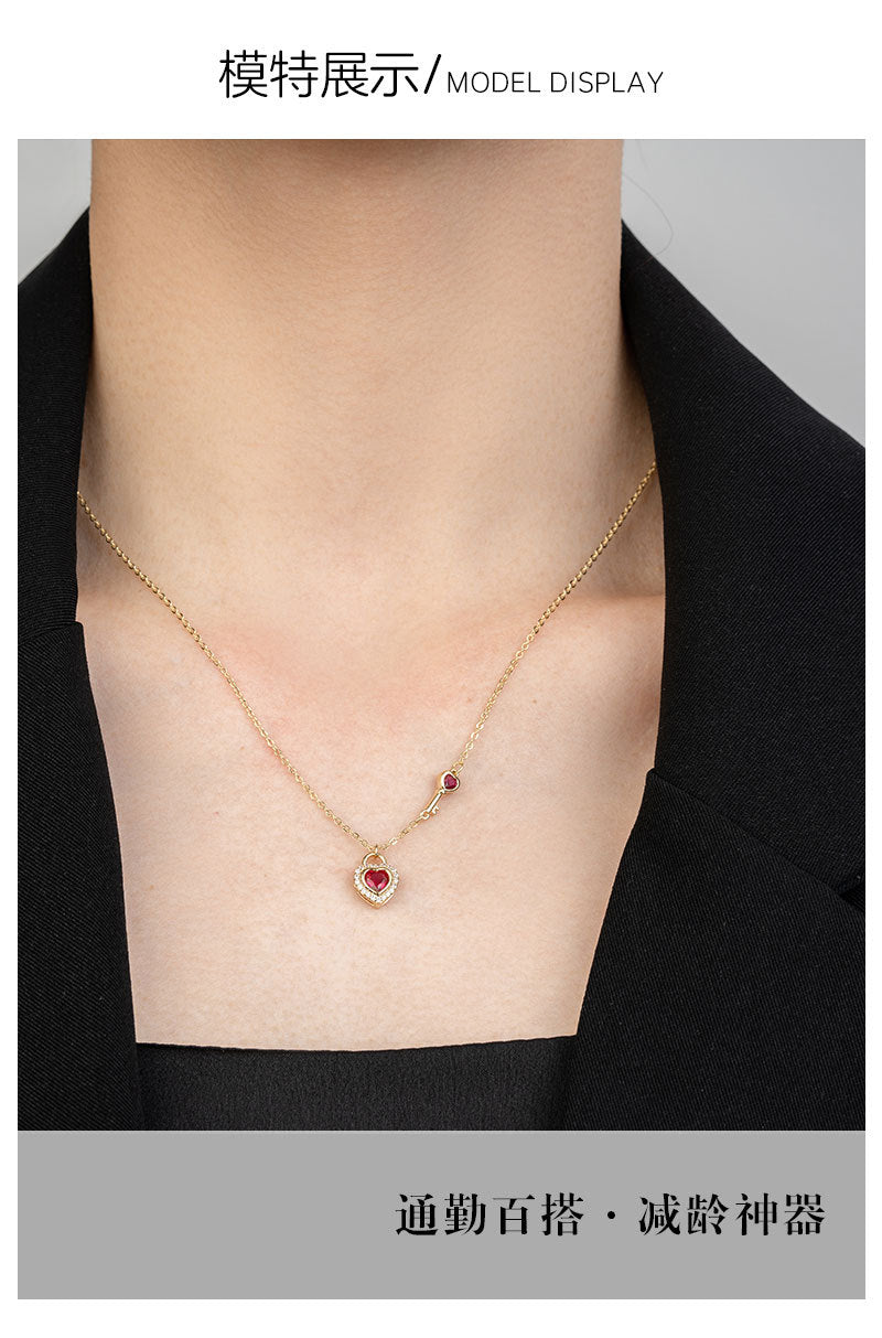 Fashionable and exquisite heart-shaped necklace, heart-shaped lock pendant, collarbone chain, popular zircon necklace