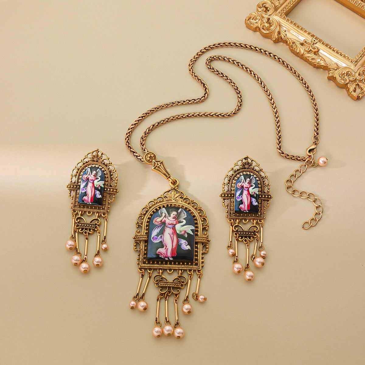 Antique palace style imitation pearl necklace with tassel earrings, replicated ethnic style earrings