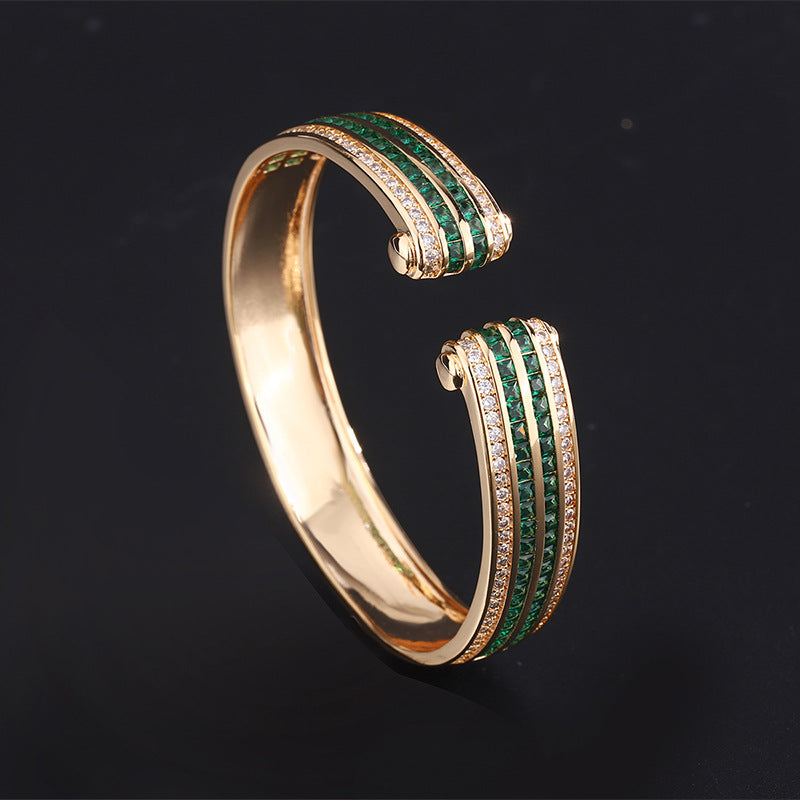 bracelet  Women's retro bracelet with imitation colored gems and luxurious inlay