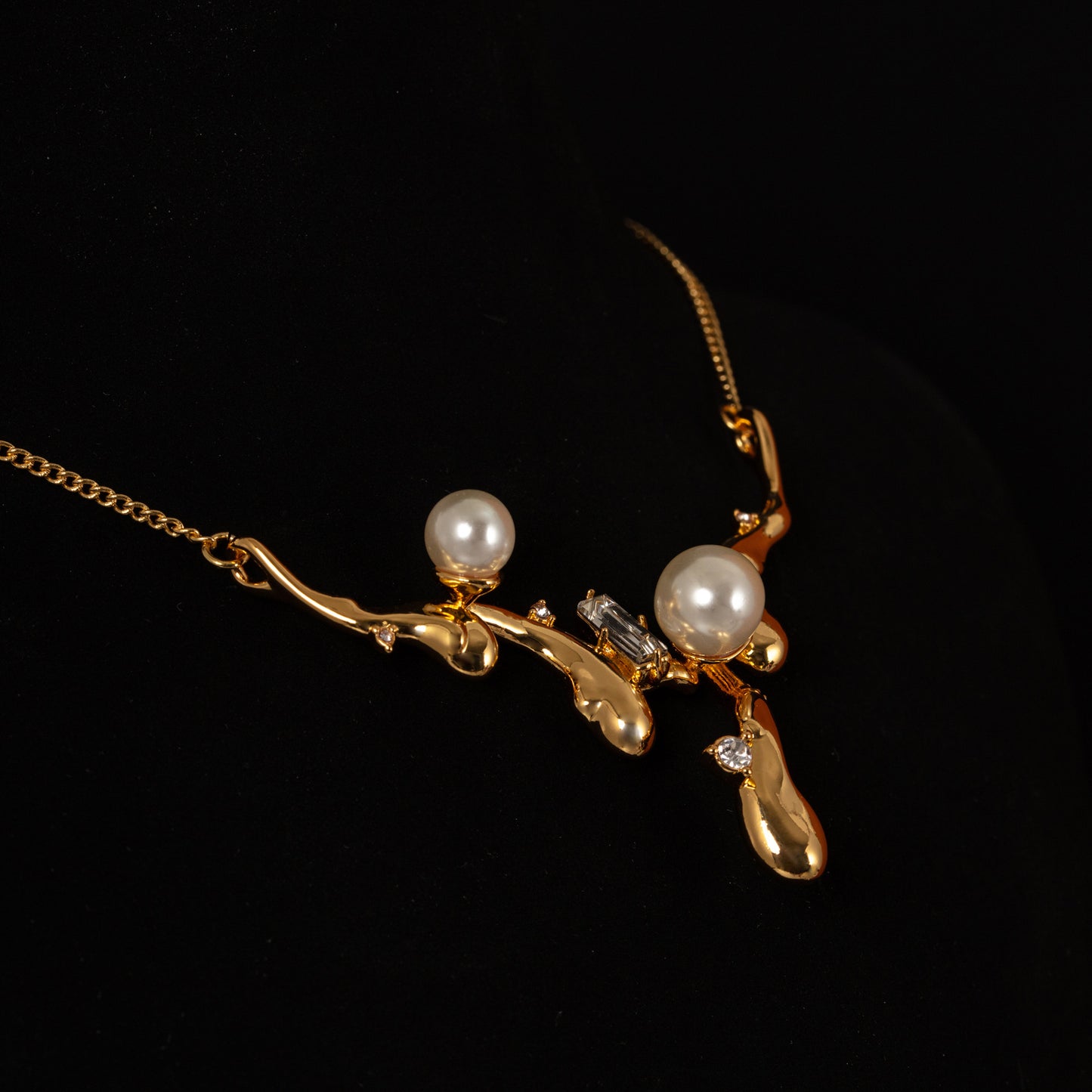 European and American style AB lava droplet pearl necklace with fashionable temperament accessories.