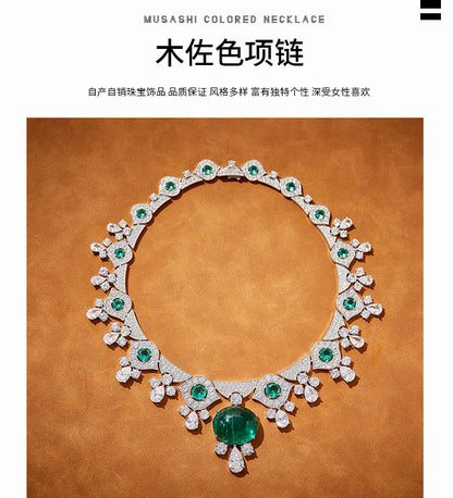 Simulated emerald choker necklace plated with K gold for evening wear collarbone chain