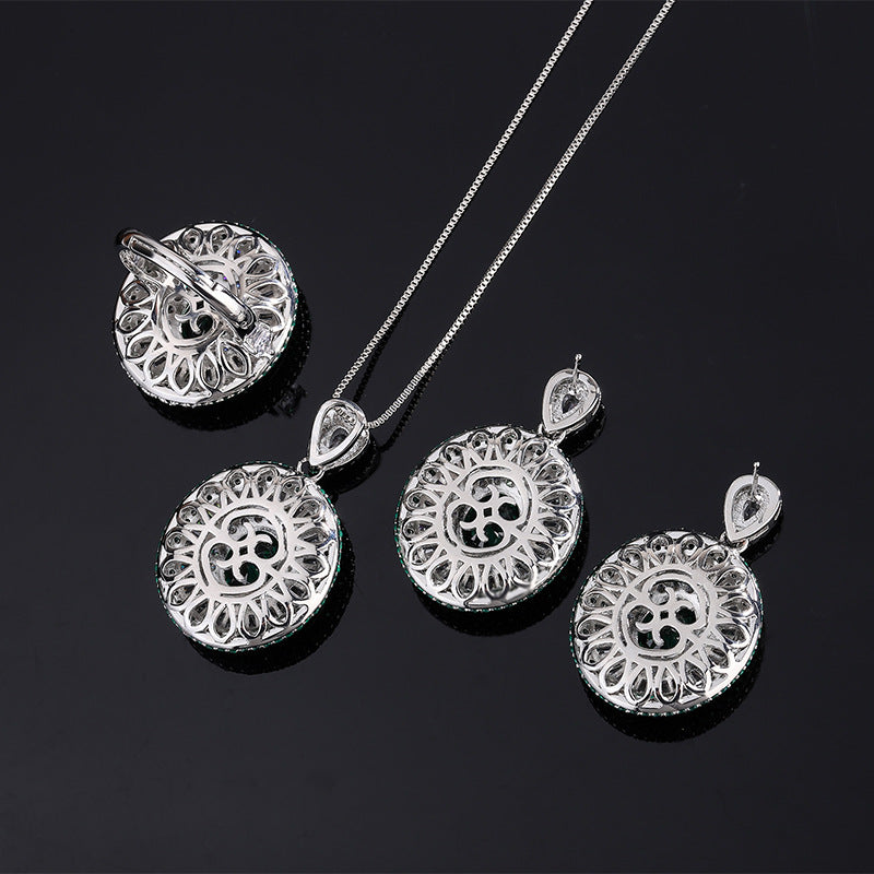 Jewelry copper gold-plated European and American simulated colored gemstone emerald sparkling diamond pendant for women