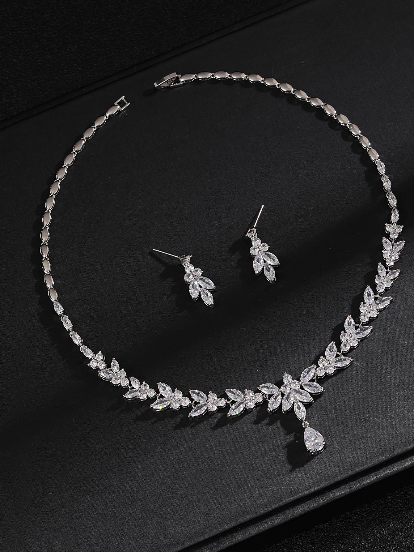 European and American Fashion Zircon Necklace+Earring Set Bridal Dress Banquet Accessories # Women's Holiday Wear