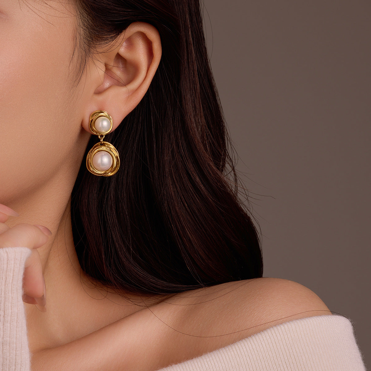 Customized earrings, light luxury, high-end, fashionable, simple, niche design, pearl earrings, stainless steel earrings for women