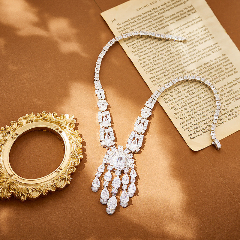 New pear shaped tassel necklace gold-plated with European and American stars, same high-end evening gown long chain