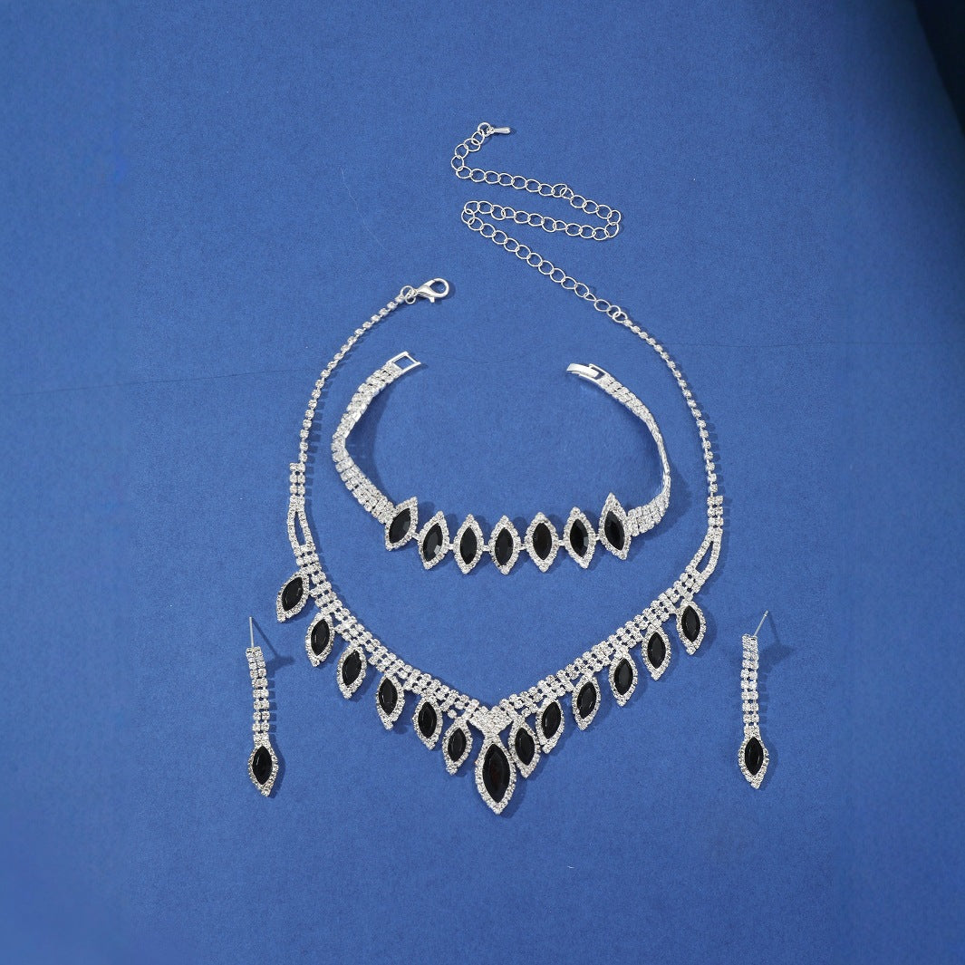 Diamond studded fashion bridal accessories, wedding dress accessories, jewelry sets, earrings, necklaces, jewelry sets
