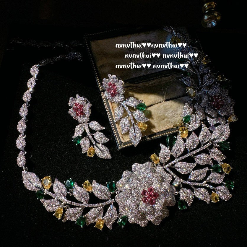 Camellia gemstone necklace with antique feel plated with 18K gold Damascus leather rose zircon earrings