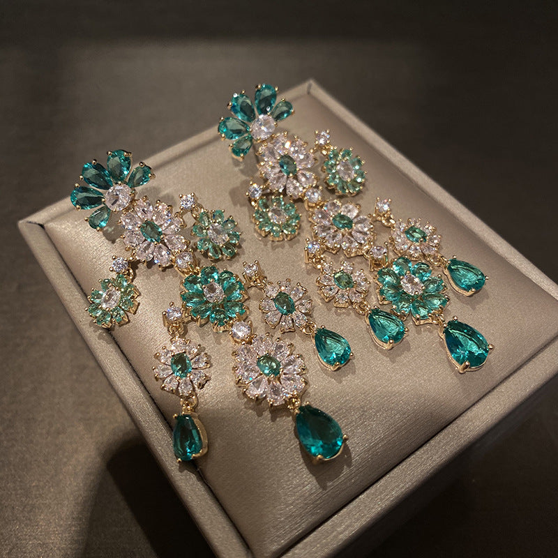 Green flower earrings, green flower clusters, water droplet pendant, zircon earrings, three-dimensional fashion.