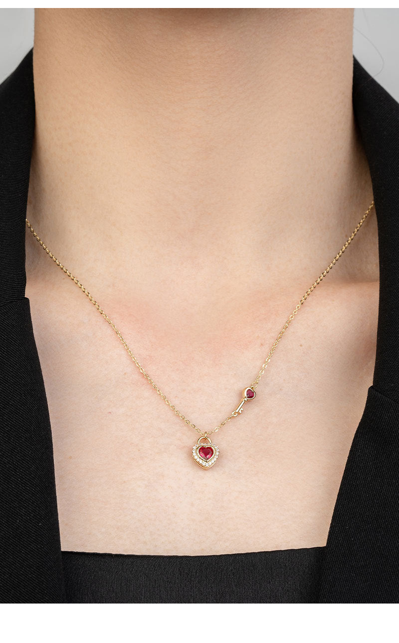 Fashionable and exquisite heart-shaped necklace, heart-shaped lock pendant, collarbone chain, popular zircon necklace