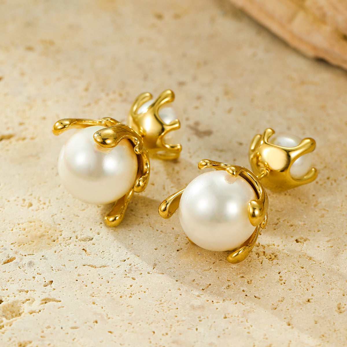 Hot selling earrings with stainless steel earrings inlaid with pearls and a dual directional design, niche earrings