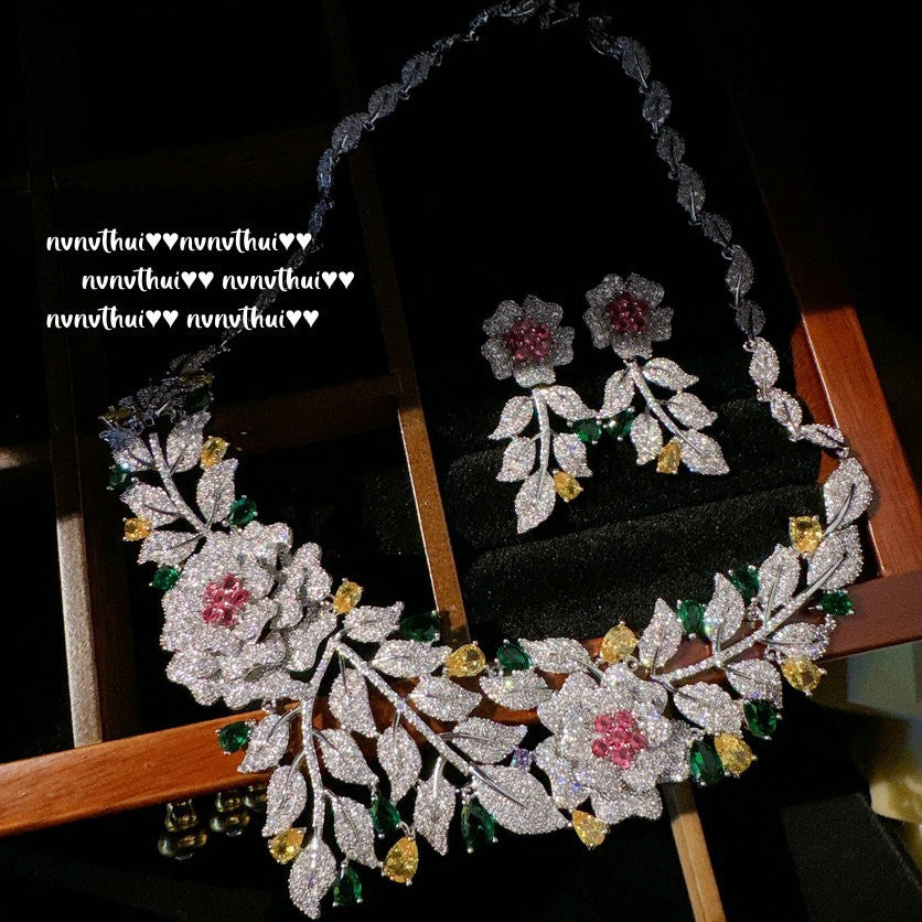 Camellia gemstone necklace with antique feel plated with 18K gold Damascus leather rose zircon earrings